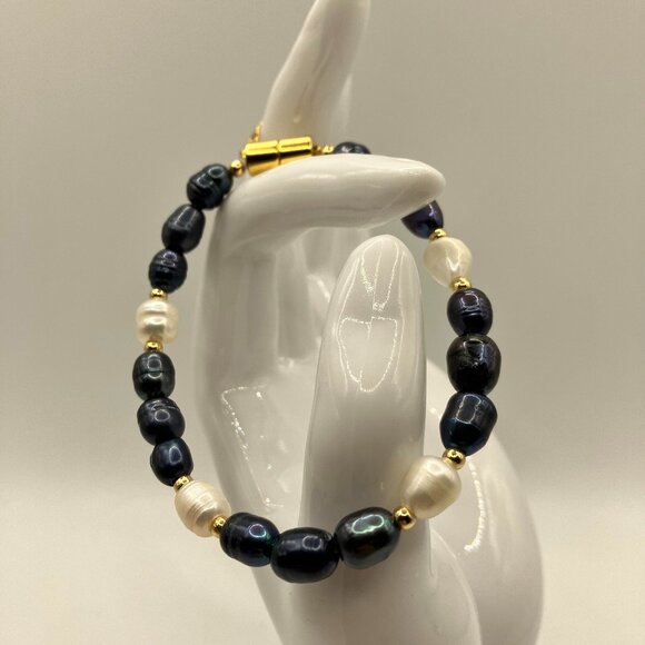 Pearl Bracelet BLUE + White Freshwater Pearls + Real Gold beads magnetic clasp - Picture 2 of 13